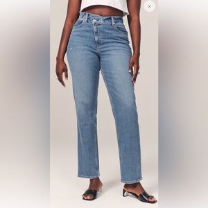 NWT Abercrombie Curve Love Ultra High Rise 90s Straight Jeans